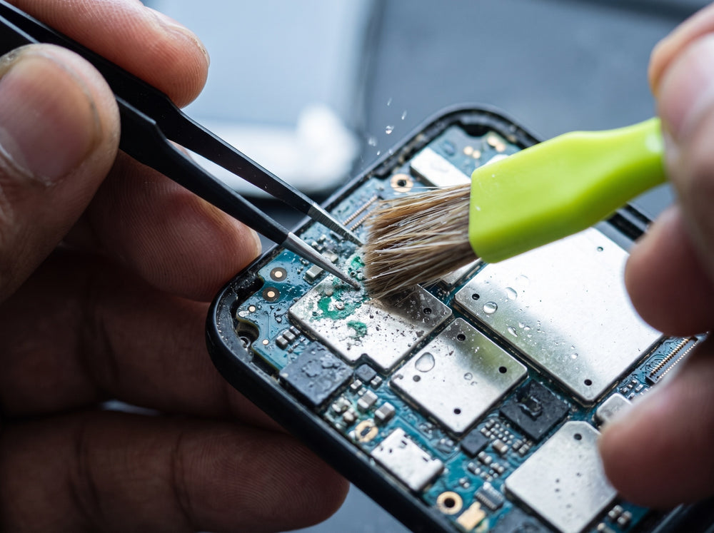 Corrosion vs short circuit: how liquid damage actually kills a board